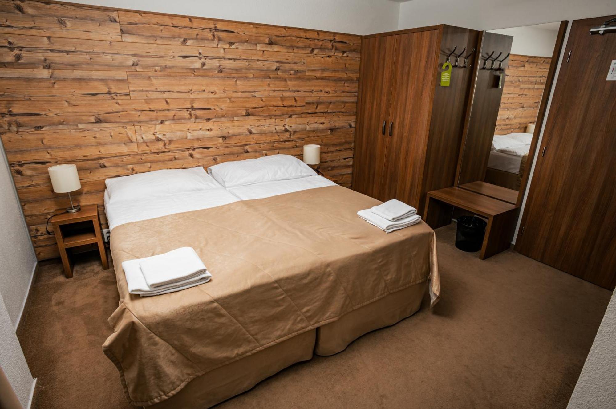 Sport Hotel *** Доновали Екстериор снимка