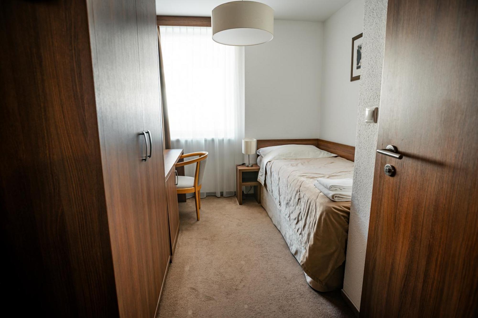 Sport Hotel *** Доновали Екстериор снимка