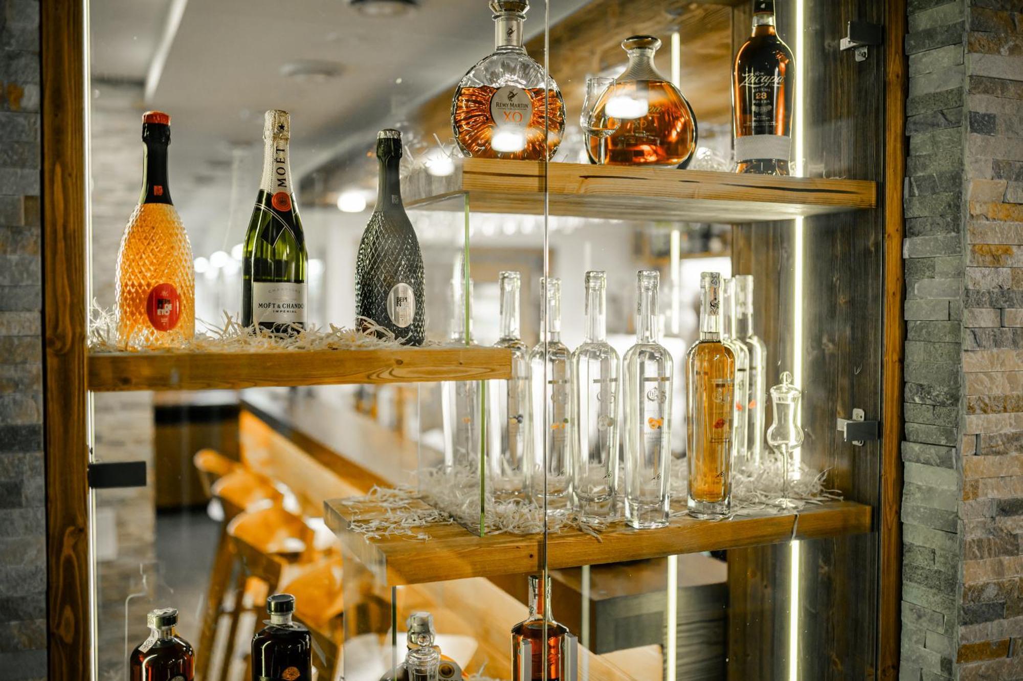 Sport Hotel *** Доновали Екстериор снимка