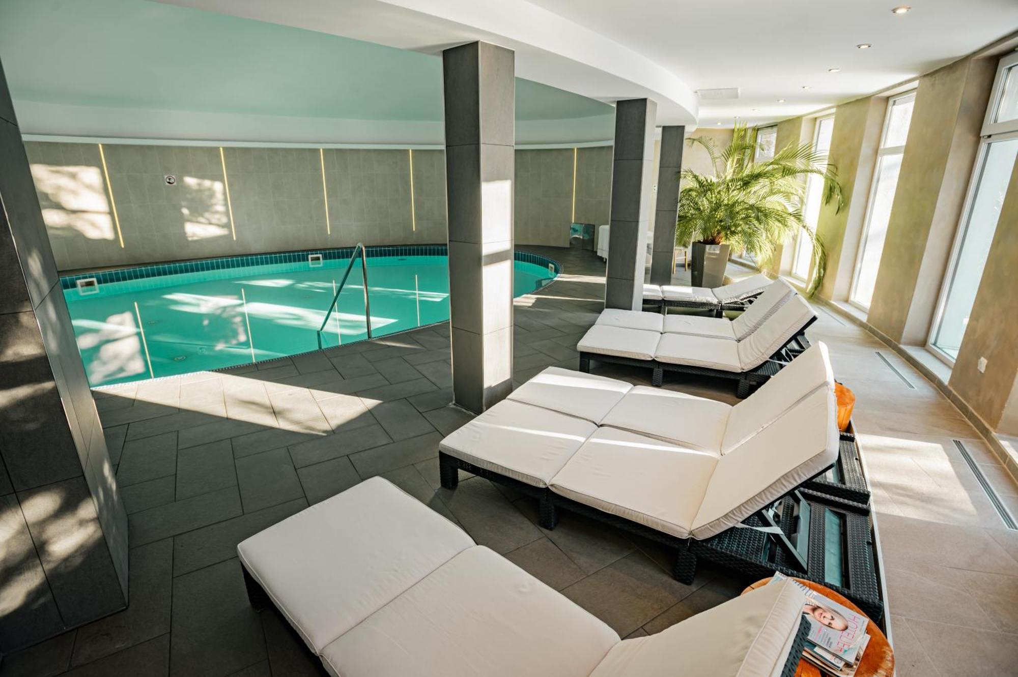 Sport Hotel *** Доновали Екстериор снимка